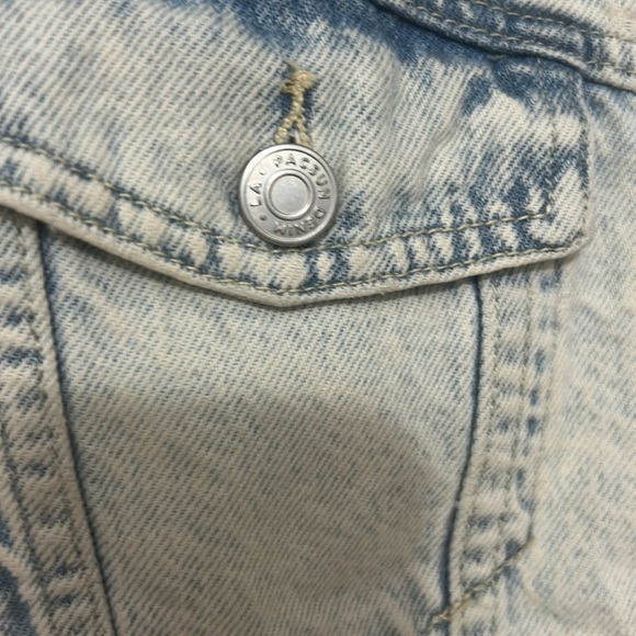 Pacsun distressed cropped frayed denim jacket size XS/small - Picture 5 of 5